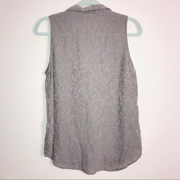 Equipment Femme Gray Animal Print Sleeveless Button Down Top- Size Small Petite - Picture 4 of 4